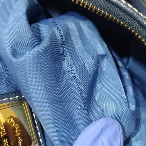 Samantha Thavasa Blue Leather Shoulder Bag - Zipper Closure - Gold Hardware - Picture 7 of 15